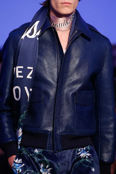 Look 15